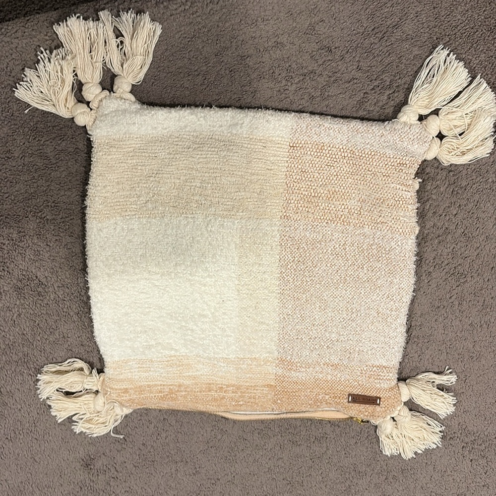 Anthropologie pillow cover, 18x18 - Picture 4 of 4